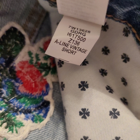 Lucky Brand Denim Frayed Hem Shorts Embroidered High Waisted - Picture 4 of 10